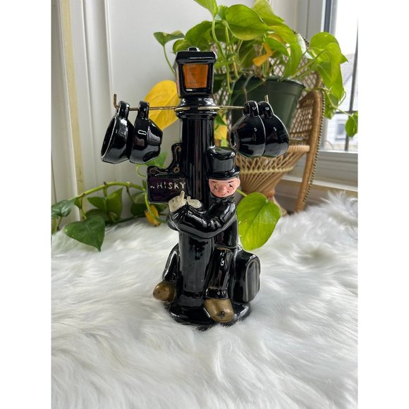 Vintage whisky decanter man pole streetlight sake sat shot glasses - Picture 1 of 7